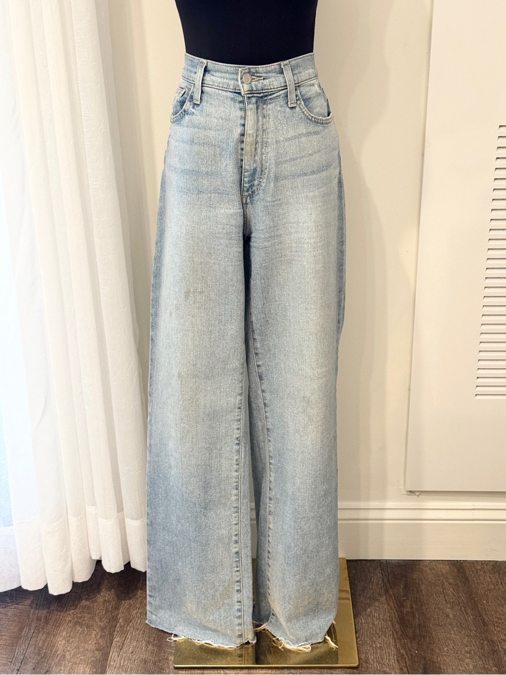 Joe's Jeans Light Wash High-Rise Wide Leg Jeans / 29
